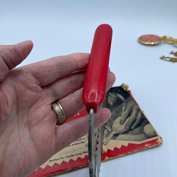 Vintage Huot Serrater and meat tenderizer in original packaging. - Picture 4 of 7